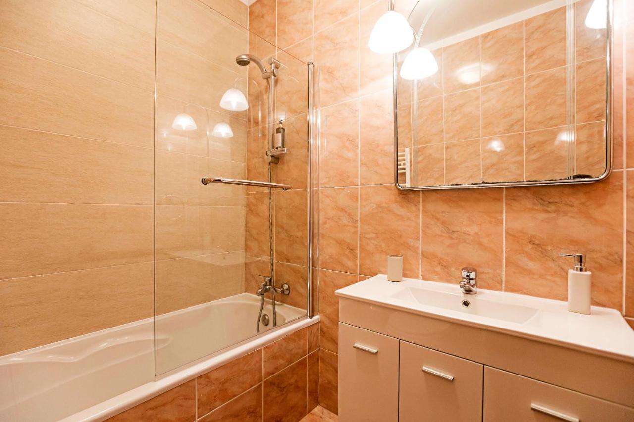 Spacious 2Br Flat In Gaia By Lovelystay Vila Nova de Gaia Exterior photo